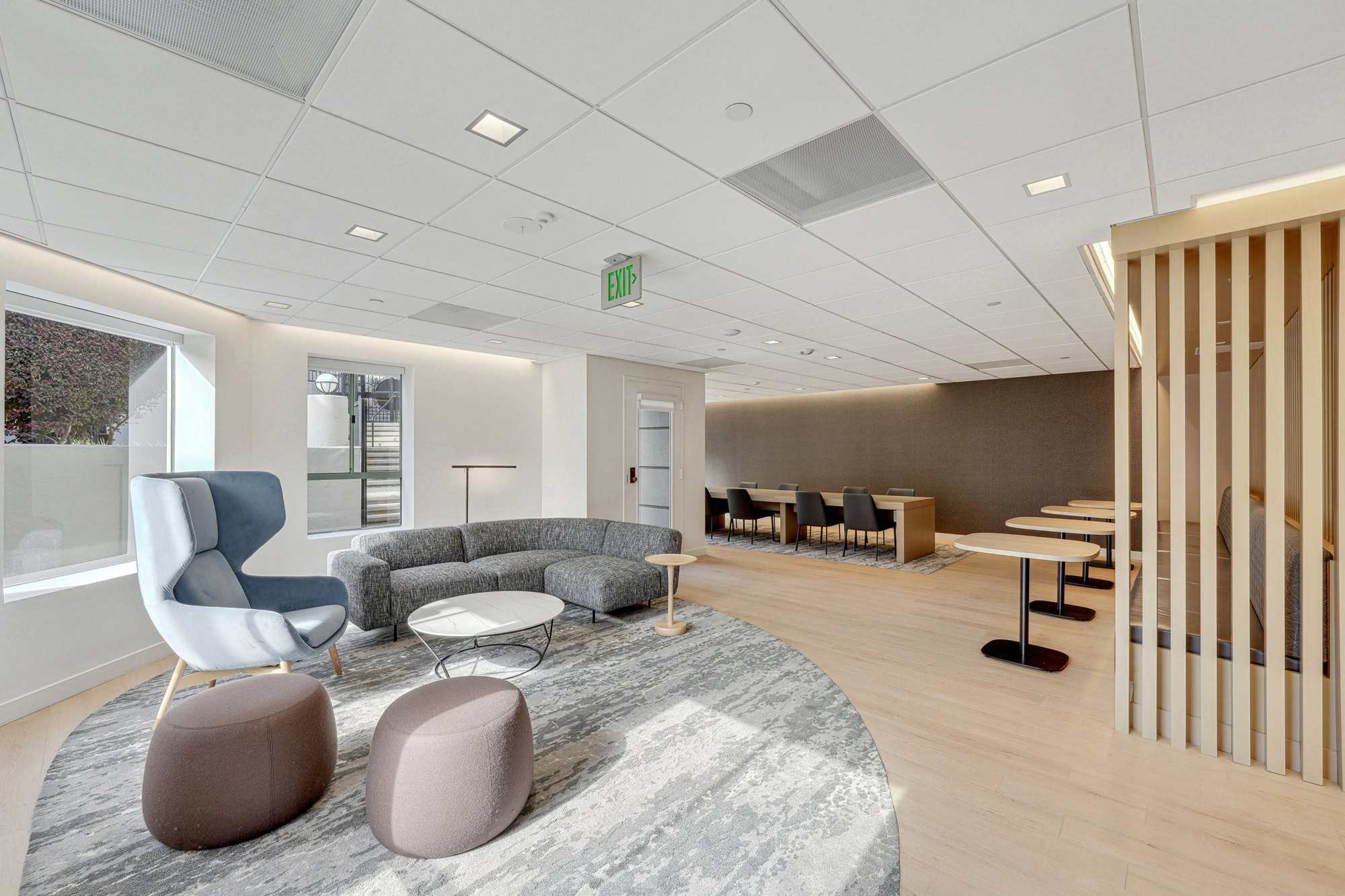 A modern lounge with a seating area, and several work spaces at Bayside Villages apartments in downtown San Francisco