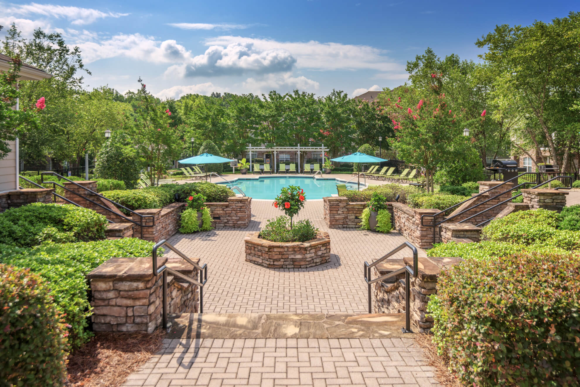 Courtney Ridge: South End Charlotte Apartments Near Parks, Dining, Shopping, and Uptown